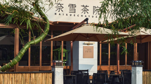 Nayuki tries out teahouse concept