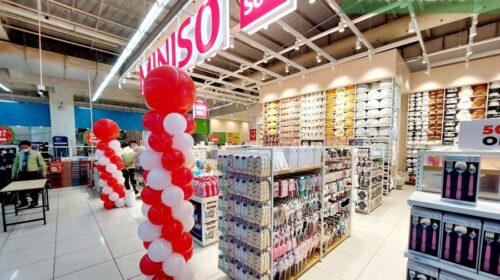 Novelty store operator Miniso Group on Tuesday announced its net profit rose 53% year-on-year to 618 million yuan in the three months through September, the first quarter of its 2023/24 fiscal year.