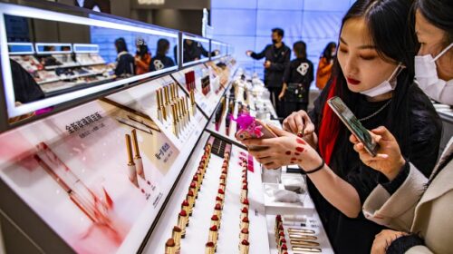 Yatsen forecasts return to revenue growth
