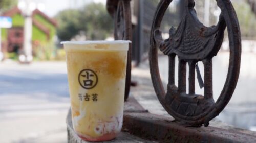 The tea chain that sells fruity and milky brews in China’s smaller cities has been dubbed a cheaper version of the upmarket Heytea brand.