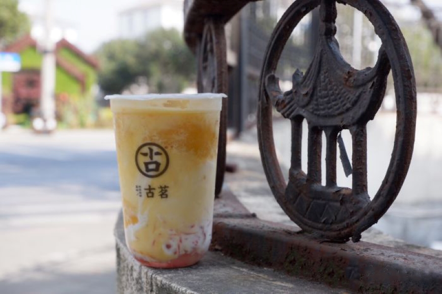 The tea chain that sells fruity and milky brews in China’s smaller cities has been dubbed a cheaper version of the upmarket Heytea brand.