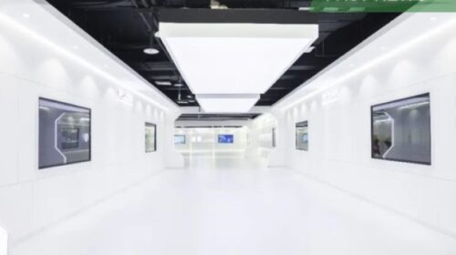 Kingdee International announced on Friday that it expects to report a net loss of between 170 million yuan and 250 million yuan for last year, representing a 35.7% to 56.3% narrowing of its loss from 2022.