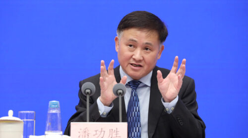 China has launched a rescue mission for slumping Hong Kong and mainland share markets after the Hang Seng index fell below 15,000 points.