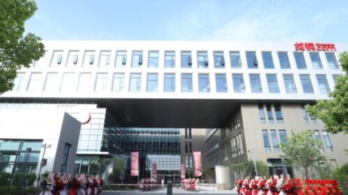 The Chinese steel-trading platform is applying to trade on the Hong Kong stock market after merging with its shell company partner.