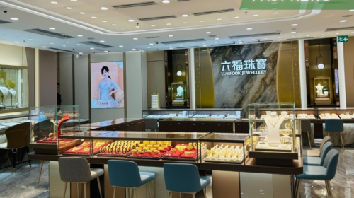 Luk Fook is mainly engaged in the design and sale of gold and platinum jewelry. It was established in 1991 and went public in 1997.