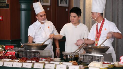 East Buy parts ways with Dong Yuhui