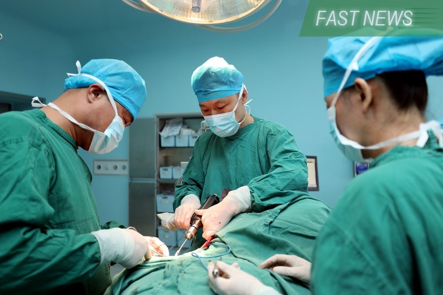 MicroPort Scientific issued a positive profit alert on Monday, forecasting a 17% increase in revenue for the first half of this year, showing a significant decrease in net loss.