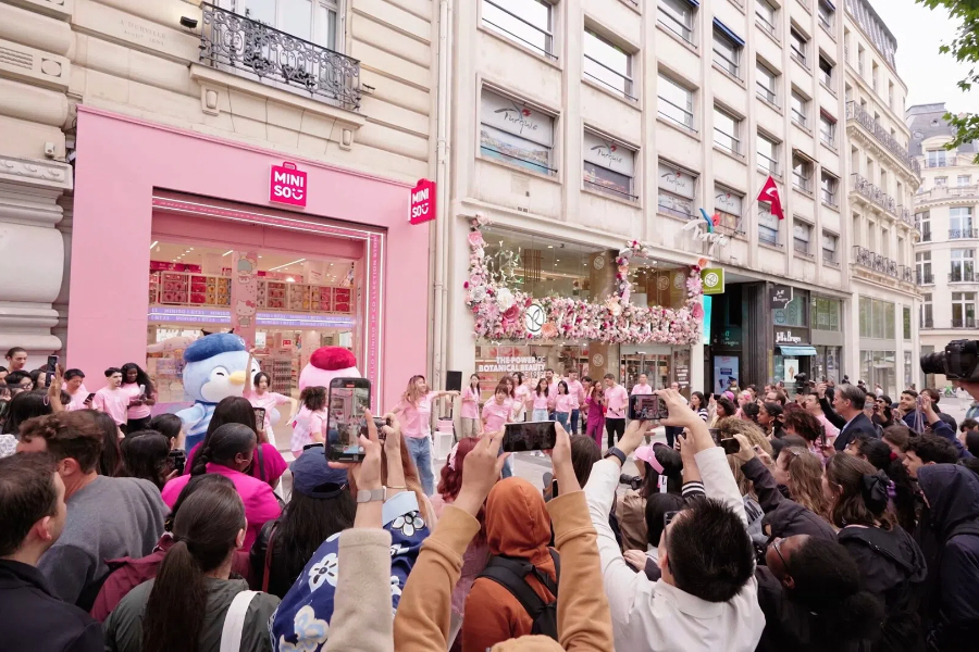 Miniso opens on Champs-Elysees