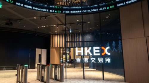 Starting from Sept. 23, the Hong Kong Stock Exchange will allow the trading of stocks and derivatives during extreme weather conditions.