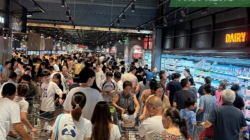 Miniso, which mainly operates small chain stores selling stationery, toys and other low-priced goods, has been expanding its overseas markets from China in recent years.