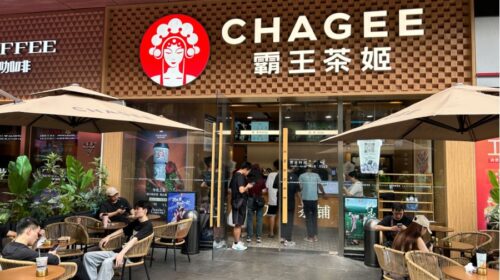 A Milk Tea busboy transformed into a tea beverage sector tycoon, offering wise counsel to Haidilao