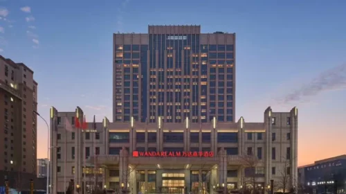 Tongcheng buys Wanda's hotel management business