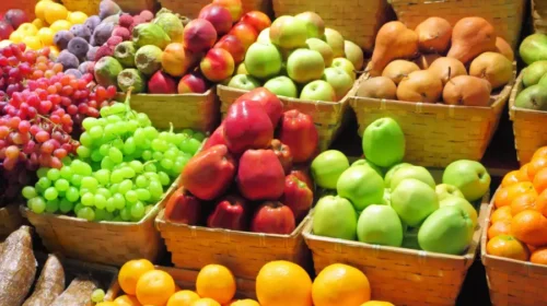Hongjiu sells fruit